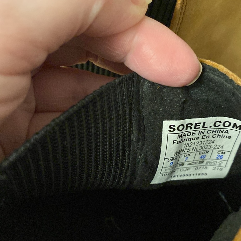 Fabulous pair of Sorel booties 👢 - Picture 5 of 5